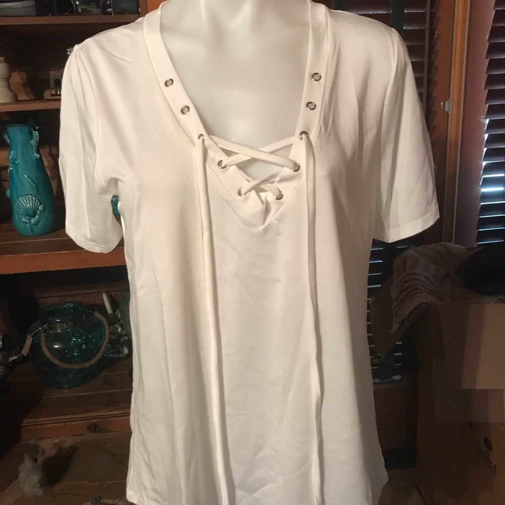 Pretty white comfy top